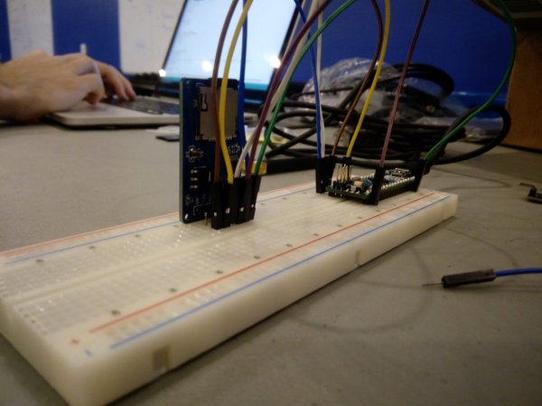 Protoboard conectada al arduino micro del cansat