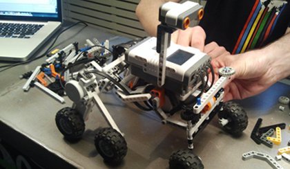 Robotika familiartean LEGOrekin